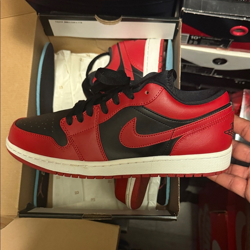 Nike Men's Black and Red Sneakers